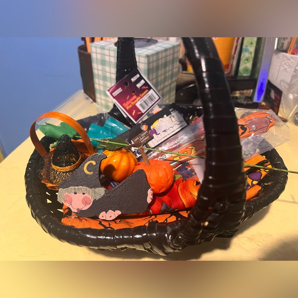 Vintage Halloween Basket craft supplies LOT - Picture 1 of 16
